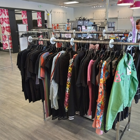 CLOSING Cheap Chick Trading is closing! Shop the Rage collection live now! - Picture 13 of 16